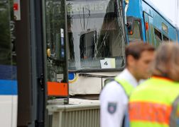 Zwoelf Verletzte Schwerer Strassenbahn Unfall In Jena  07